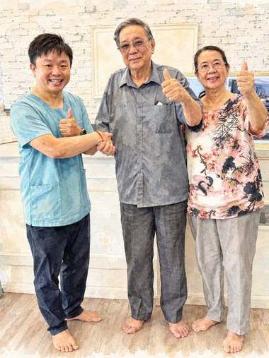 A client with their physiotherapist